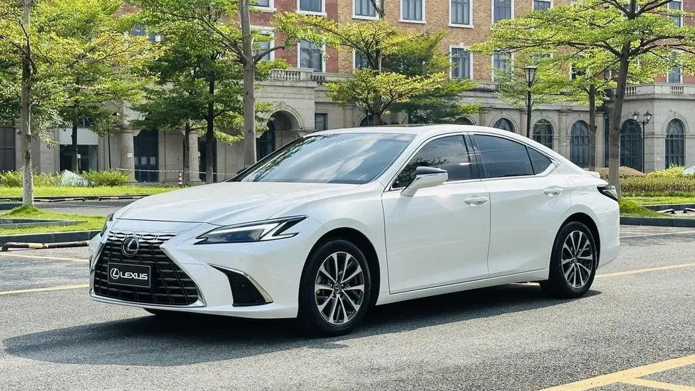 LEXUS ES 2026, VIN N/A