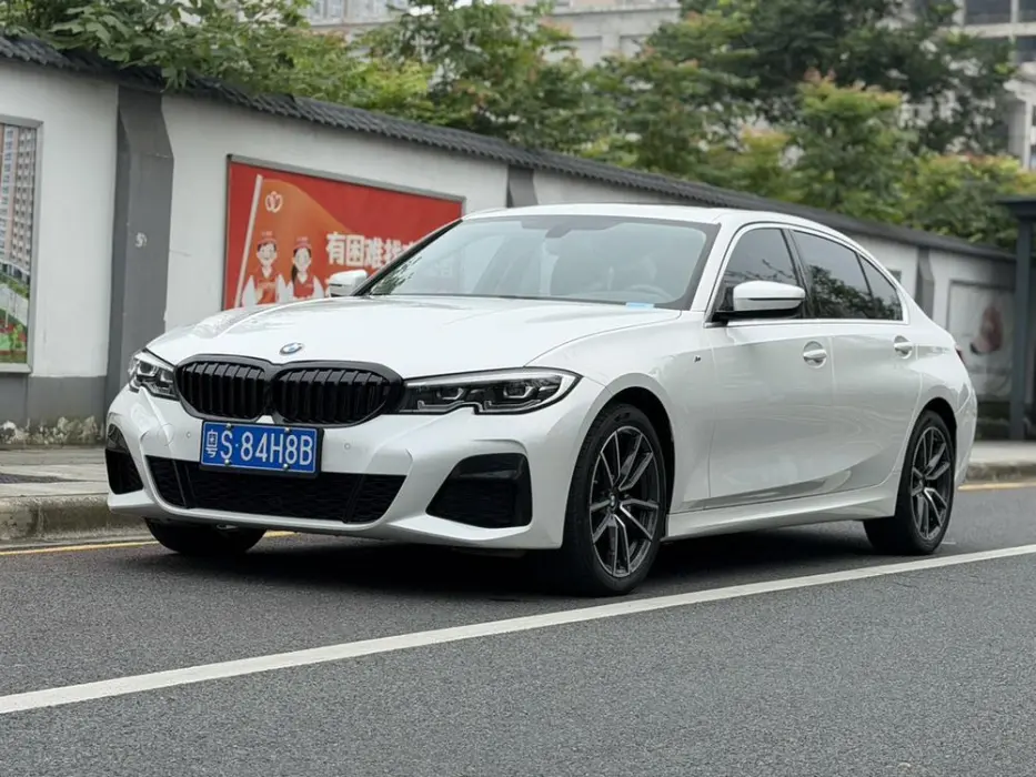 BMW 3ER 2022, VIN LBV61BE00NM266787