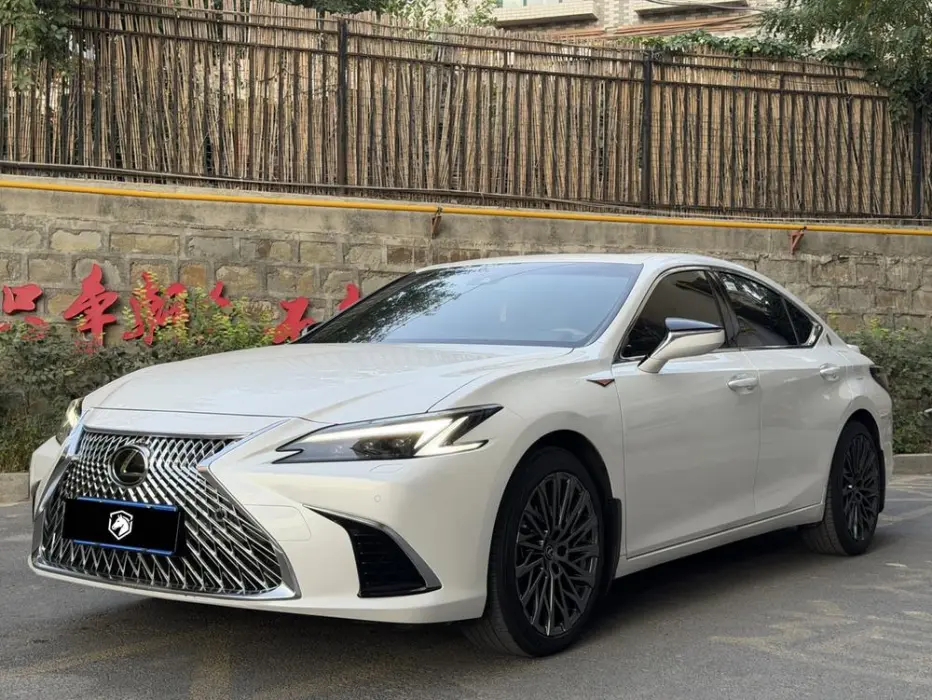 LEXUS ES 2026, VIN N/A