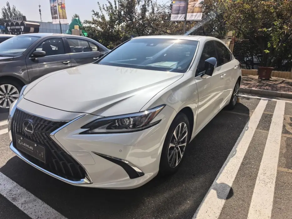 LEXUS ES 2024, VIN N/A