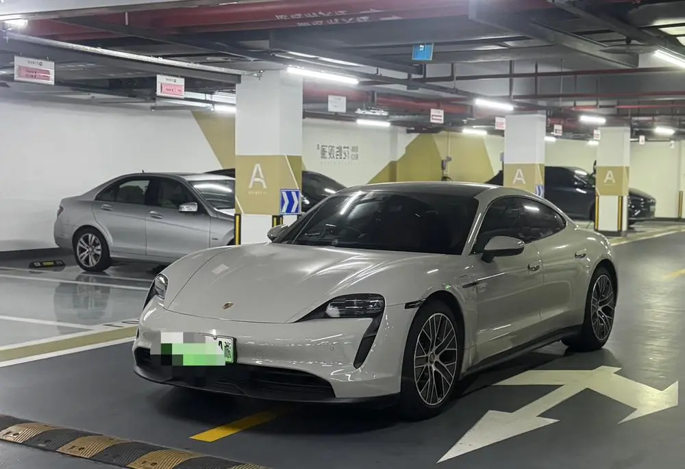 PORSCHE TAYCAN 2024, VIN N/A