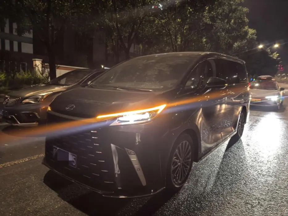 LEXUS LM 2025, VIN N/A